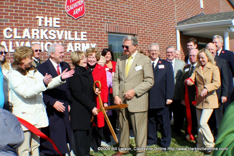 With the cutting of the ribbon the new shelter is official open!