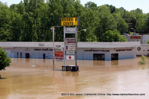 The flood waters around the Austin's Beauty College Building during the crest of the flood.