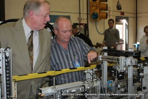 Governor Phil Bredesen gets a walk through of a miniature production line from Industrial Maintenance Instructor Steve Hawkins