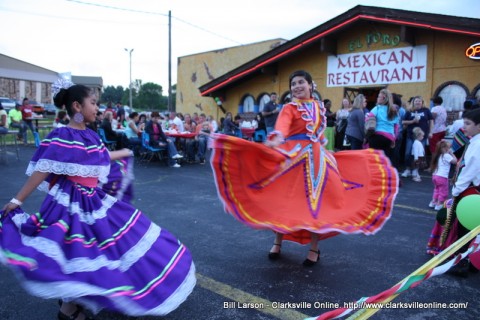 Dancers show off their Hispanic Heritage outside of El Toro DE Don Jose Mexican Restaurant Dancers show off their Hispanic Heritage outside of El Toro DE Don Jose Mexican Restaurant
