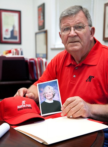 James Richardson holding a picture of his wife Patricia Hancock Richardson.