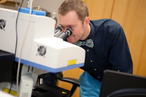 APSU student Drew Kerr working with a Raman Spectrometer in the APSU Sundquist Science Complex’s laser lab. (Photo by Beth Liggett/APSU staff)