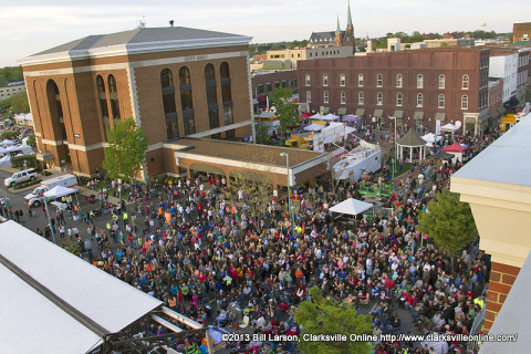 A standing room only crowd on hand for Jo Dee Messina’s Concert at the 2013 Rivers and Spires Festival 