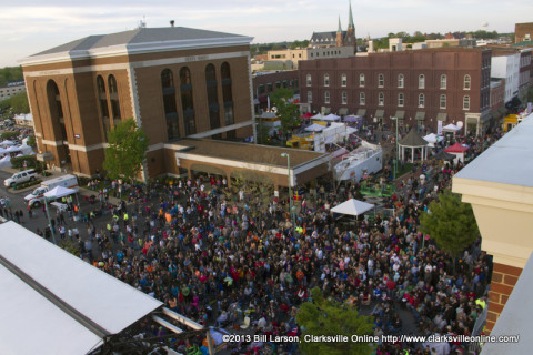 A standing room only crowd on hand for Jo Dee Messina's Concert at the 2013 Rivers and Spires Festival