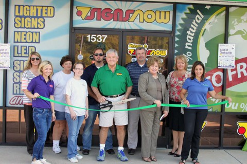 Green Ribbon Cutting Ceremony for Signs Now of Clarksville