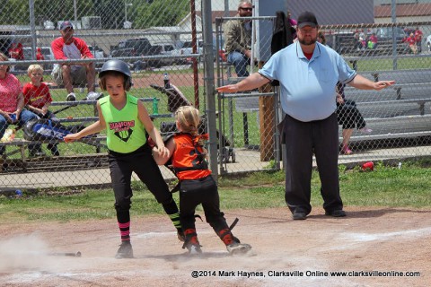 Diamond Divas get 9-3 win over Crushers Saturday afternoon. Diamond Divas get 9-3 win over Crushers Saturday afternoon.