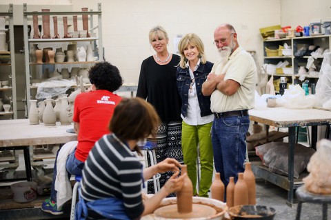 Circle board members Marydith Weakley Young and Beverly Riggins Parker and Ken Shipley, APSU professor of art, watch APSU students create new works of art. (Taylor Slifko/APSU)