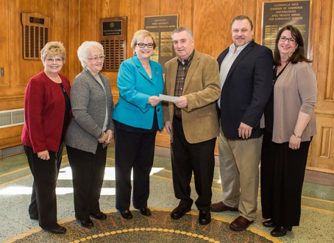 Dr. Carlette Hardin, dean of the Martha Dickerson Eriksson College of Education, Lynda Conner (cousin with same name), APSU President Alisa White, Lawrence Conner, Larry Conner and Melynda Conner commemorate the creation of the Lynda Conner Education Scholarship for Student Teaching. (Taylor Slifko/APSU)