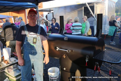 Scooby Eads standing next to the grill he custom made.