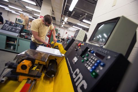 Engineering technology students work in the classroom at the Austin Peay. (Beth Liggett, APSU)