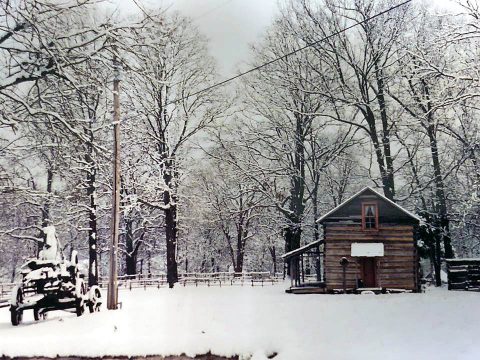 Historic Collinsville Candlelight Christmas tours to be hold for December 14th-15th.