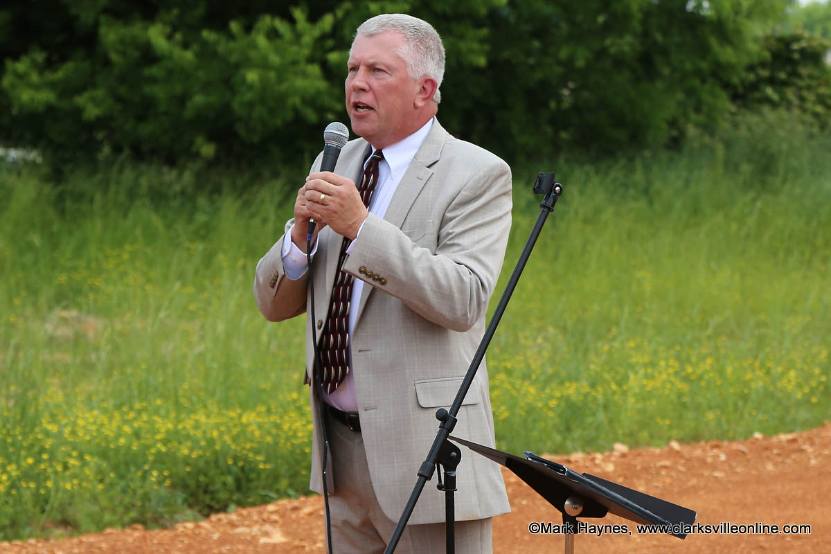 Lone Oak Baptist Church holds groundbreaking ceremony for new Church