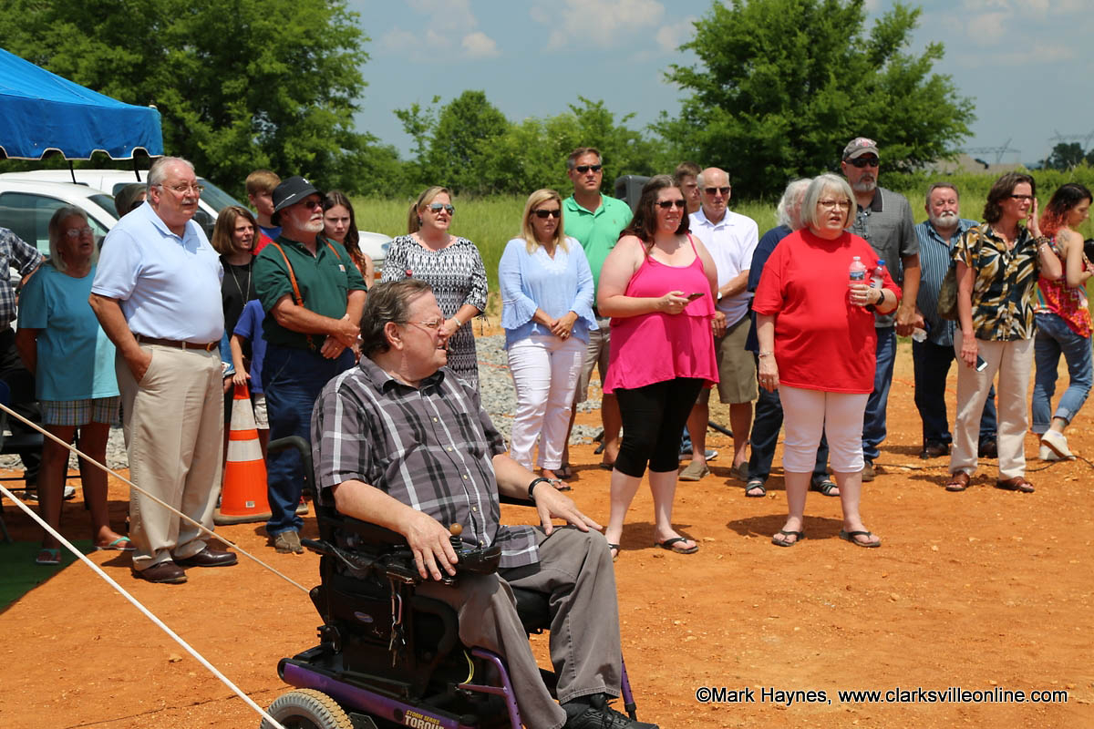Lone Oak Baptist Church holds groundbreaking ceremony for new Church