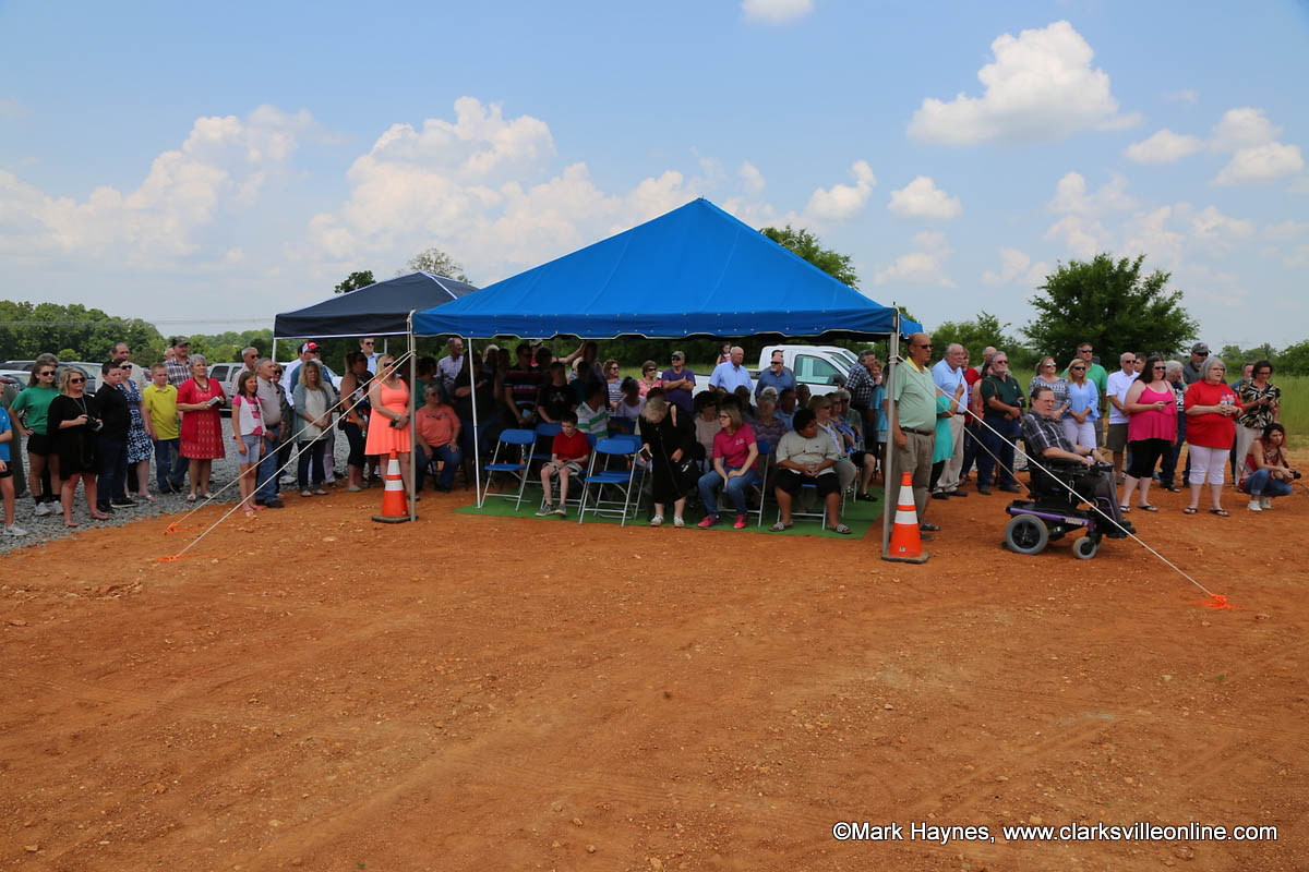 Lone Oak Baptist Church holds groundbreaking ceremony for new Church