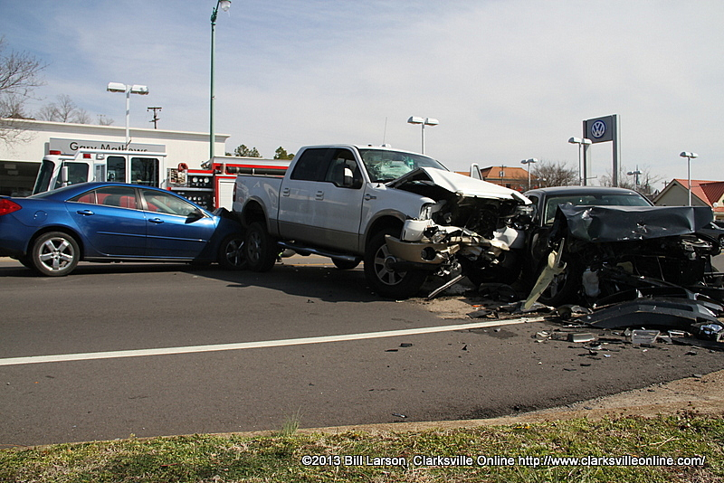 Clarksville Police report Multiple Car Crash with Injuries closes