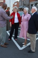 Citizens listen to Councilman Harris