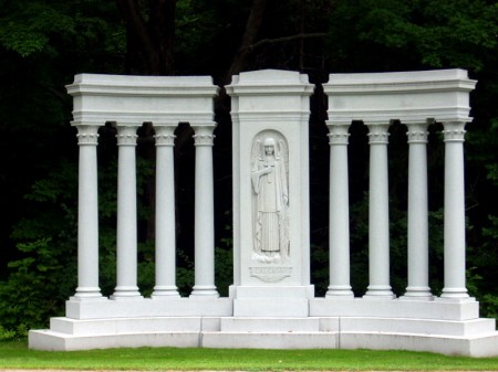 calgani-8-column-memorial