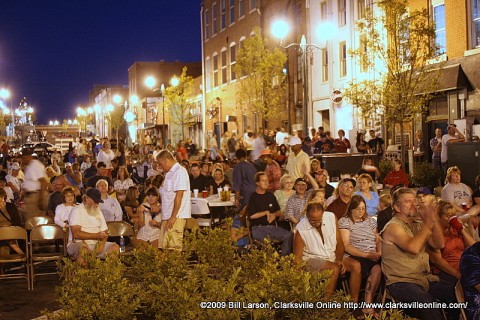 A standing room only crowd packed Strawbery for the July Jammin' in the Alley