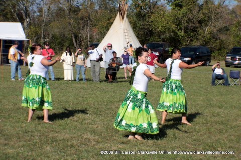 Members of the Hui Hawaii O Tenesi Hawaiian Civic Club perform at the 2008 NCC Powwow