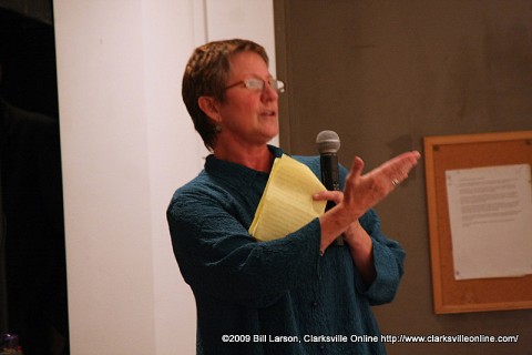 APSU Photgraphy Professor Susan Bryant discusses one of the donated prints APSU Photgraphy Professor Susan Bryant discusses one of the donated prints