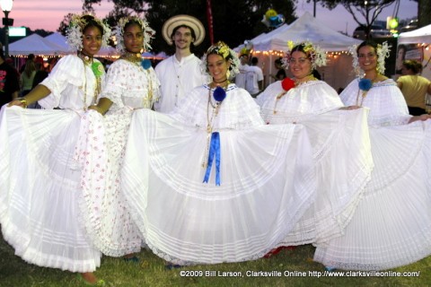 The colorful Ballet Folklorico Viva Panama dancers The colorful Ballet Folklorico Viva Panama dancers