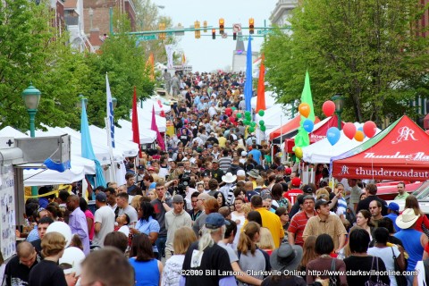 In 2009, more than 35,000 people filled the streets of Clarksville for the free 3-day event. 