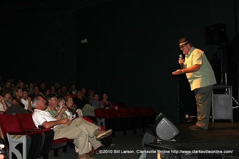 Hank Bonecutter addressing Clarksville Mayor Johnny Piper