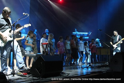 American Floyd performing "Another Brick in the Wall" with the assistance of area children American Floyd performing "Another Brick in the Wall" with the assistance of area children