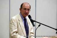 Professor Dewey Browder introducing Dr. Howard Winn Professor Dewey Browder introducing Dr. Howard Winn