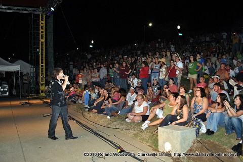 Jimmy Wayne performs at Riverfest 2010