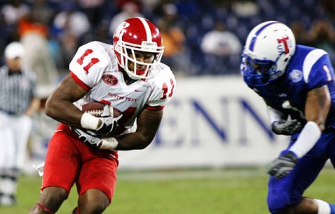 Adrian Mines running with the ball. (Courtesy: Keith Dorris/Dorris Photography)