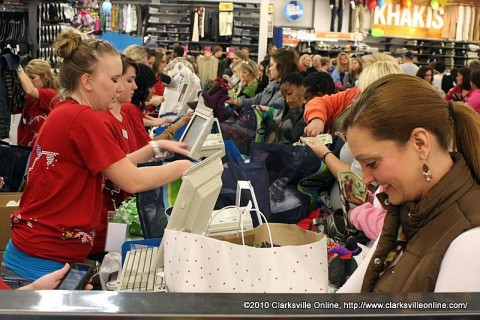 At 2:00am Shoppers were snapping up early deals at Old Navy at Governor's Square Mall