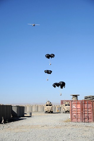 LCLA is an alternative delivery method for Soldiers from Company D, 1st Battalion of the 506th Infantry Regiment, 4th Brigade Combat Team, 101st Airborne Division. (Photo by U.S. Army Spc. Kimberly K. Menzies, Task Force Currahee Public Affairs)