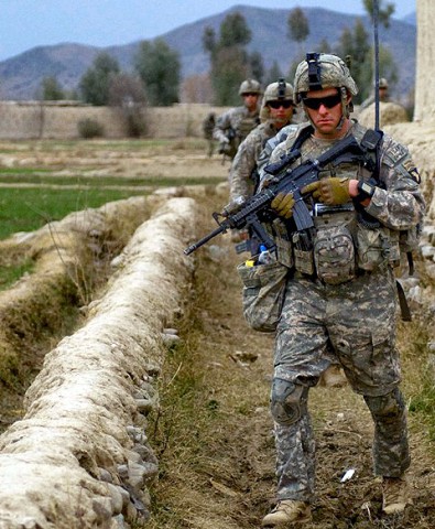 Soldiers from 2nd Platoon, Company B, 1st Battalion 187th Infantry Regiment, 101st Airborne Division. (Photo by U.S. Army Staff Sgt. Andrew Guffey, Task Force Rakkasan)