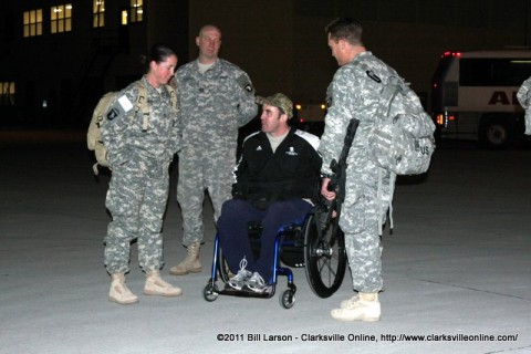 A injured soldier reunited with his comrades