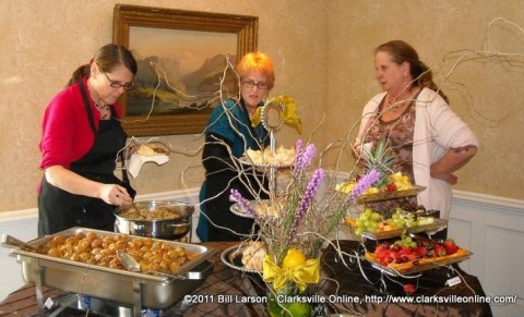 Susie Parker and Sonda Morgan discuss culinary treats with Beverly Bridges, owner of The Choppin Block restaurant, at Saturday’s Beauty Inside and Out.