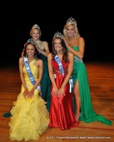 2010 River Queen & Teen crowns the 2011 River Queen & Teen