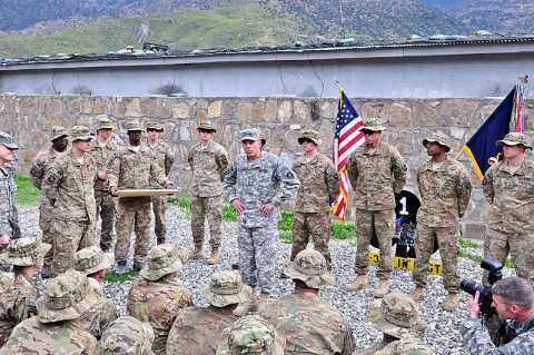 U.S. Army Gen. David H. Petraeus, International Security Assistance Force and U.S. Forces – Afghanistan commander, speaks to Soldiers from the 1st Battalion, 327th Infantry Regiment, 1st Brigade Combat Team, 101st Airborne Division at Combat Outpost Honaker-Miracle in the Pech River Valley March 31st. (Photo by U.S. Army Capt. Jonathan J. Springer, Task Force Bastogne)