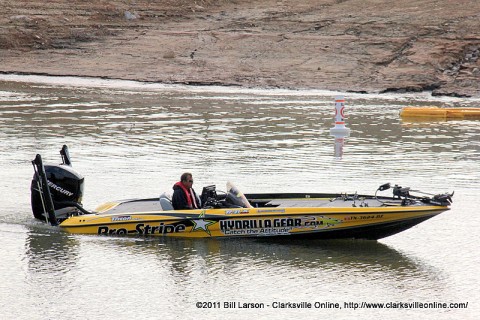 Two white buoys clearly mark the no wake zone