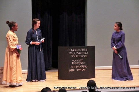 The Northern and Southern statues argue while Nannie Haskins tells them of her experiences.