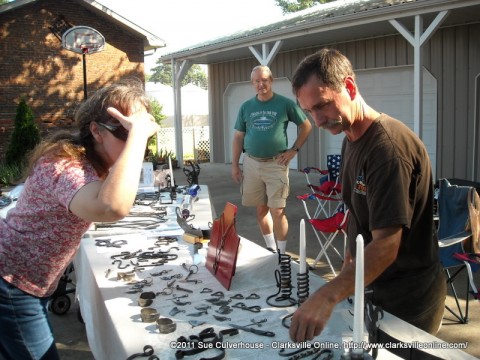 A couple shops at the Heart of Trenton Festival