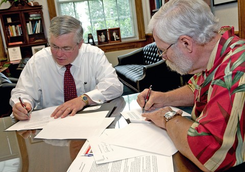 APSU President Tim Hall and Jim Robertson sign paperwork establishing the Robertson Endowment at APSU. (Photo by Beth Liggett/APSU Public Relations and Marketing)