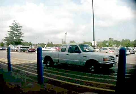 Photo of the 2000 – 2004 Extended Cab Ford Ranger used in an attempt to abduct a female from the parking lot of Walmart.