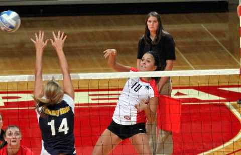 Senior Ilyanna Hernandez led the Lady Govs with 17 kills – the most by an APSU hitter this season – in the Lady Govs four-set loss at Eastern Kentucky, Friday. (Courtesy: Keith Dorris/Dorris Photography)