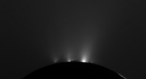 Cassini sees jets of water vapor and ice from Enceladus. (Image credit: NASA/JPL-Caltech/Space Science Institute)