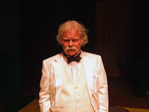 Ashton Crosby as Mark Twain