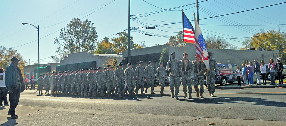 Strike Soldiers of the 2nd Brigade Special Troops Battalion, 2nd Brigade Combat Team, 101st Airborne Division (Air Assault), march in parade honoring veterans past and present in downtown Hopkinsville, KY, Nov. 5th. The 68 Soldiers volunteered their Saturday morning to say thanks to the community and the area’s veterans. (U.S. Army photo by Sgt. Joe Padula, 2nd BCT PAO, 101st Abn. Div.)
