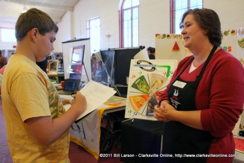 Student Robby Jones speaks with Doretha Minor from the Montgomery County Office of the UT Agricultural Extension Service