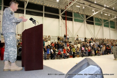 Maj. Gen. James McConville, Commanding General of the 101st Airborne Division welcoming the returning soldiers hme