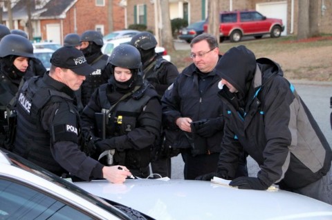 Sgt Joel Gibbons, Tactical Unit Commander, briefing Captain David Crockarell and Tactical Unit Members. (Photo by CPD-Jim Knoll)